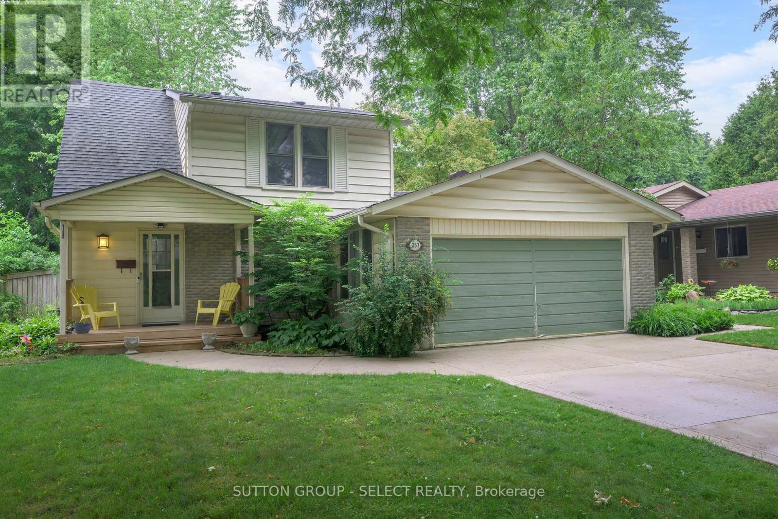 Property at 257 EDGEHILL CRESCENT image 4
