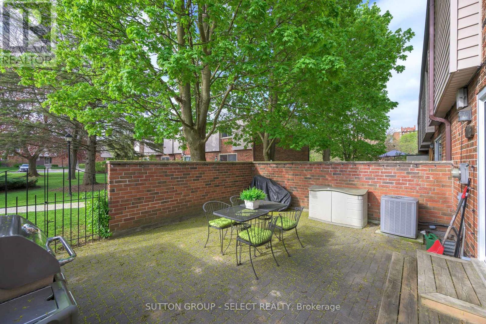 Property at 716 FANSHAWE PARK ROAD E image 4