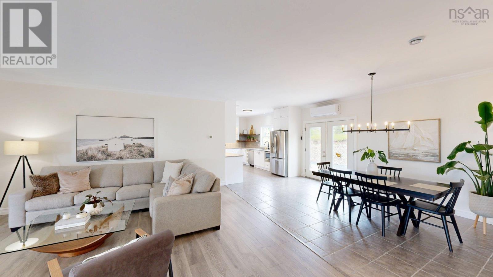 Property at 84 Oceanic Drive image 4