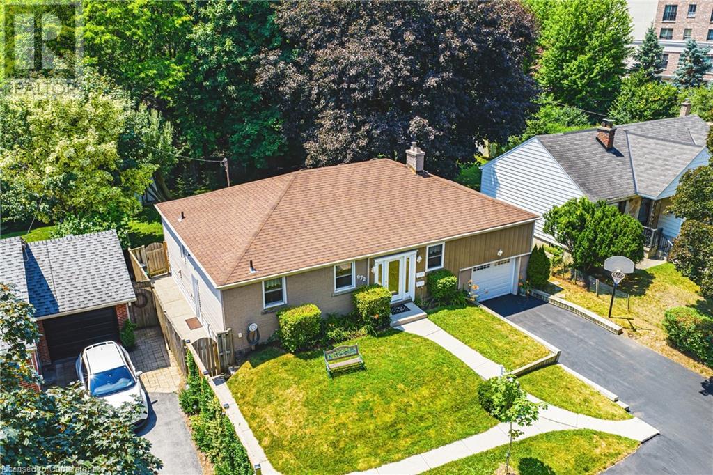 Property at 972 KINGSWAY Drive image 3
