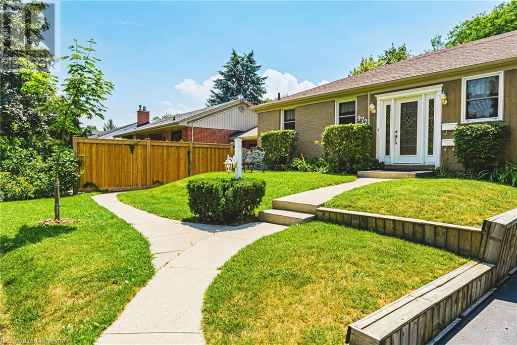 Property at 972 KINGSWAY Drive image 5