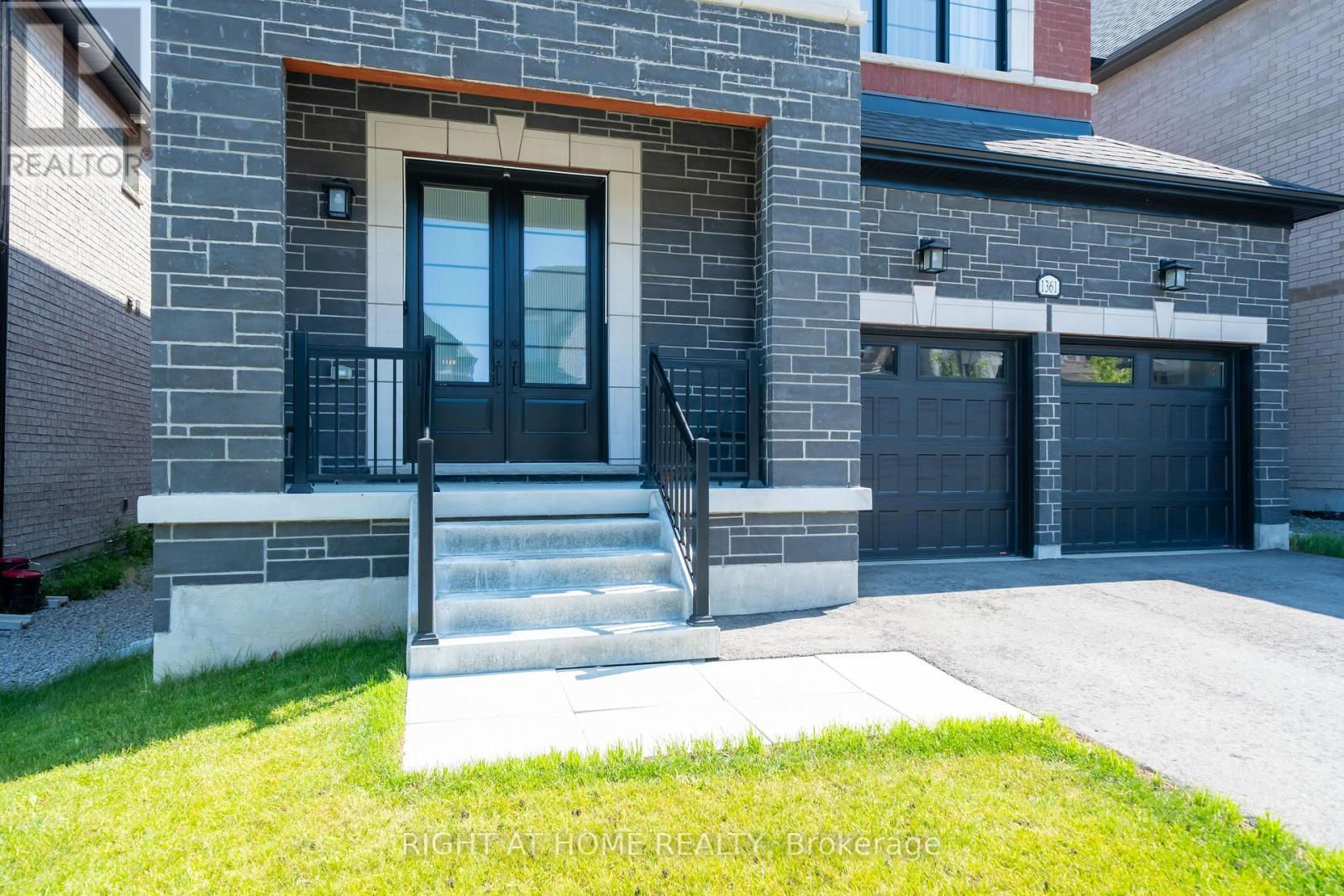 Property at 1361 BLACKMORE STREET image 3