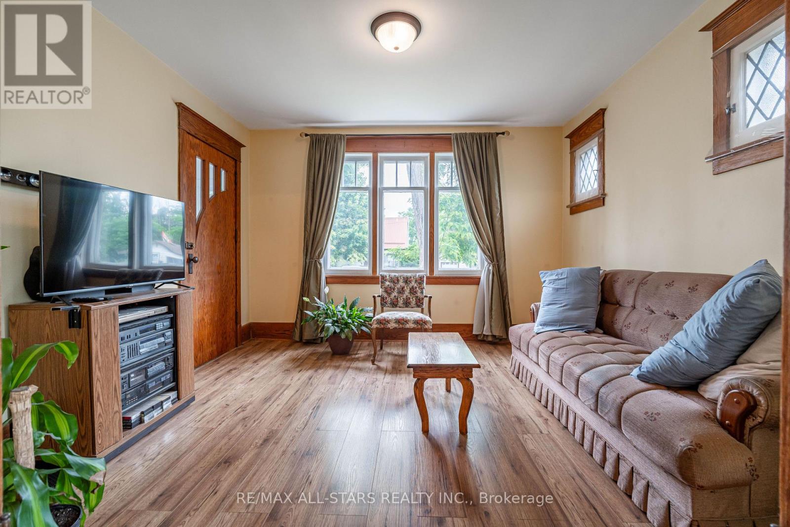 Property at 11 QUEEN STREET S image 5