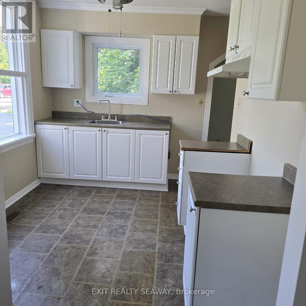 8154 Victoria Street, Ottawa, Ontario  K0A 2P0 - Photo 4 - X12282529