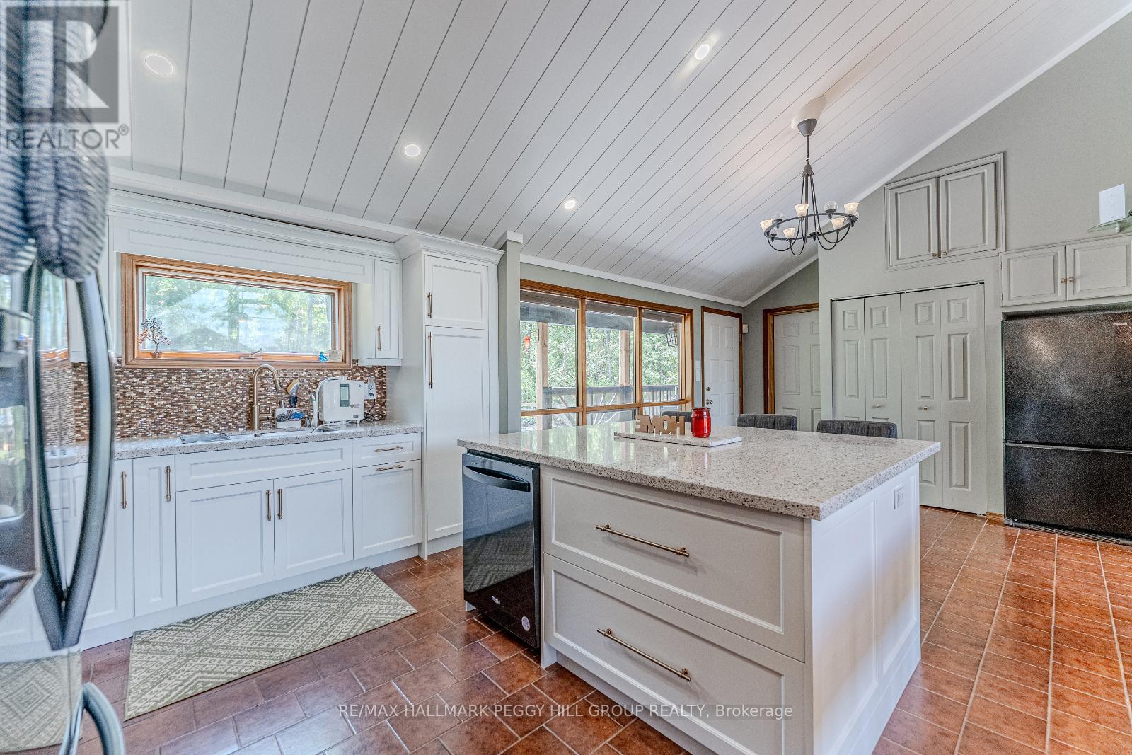 49 Hemlock Drive, Kawartha Lakes, Ontario  K0M 1C0 - Photo 6 - X12282379