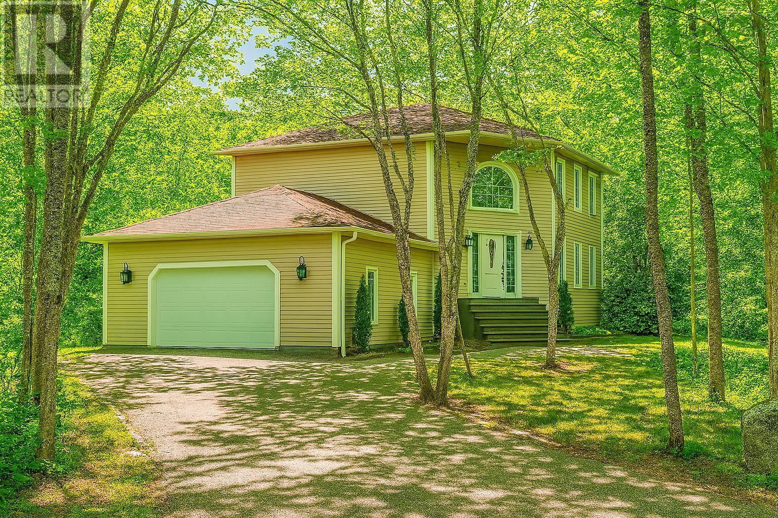 Property at 9 Haliburton Crescent image 3