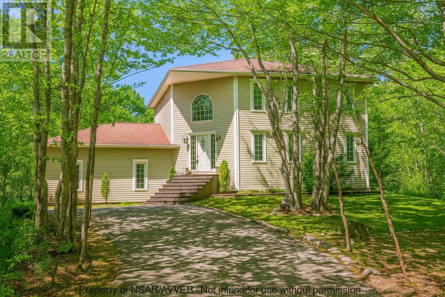 Property at 9 Haliburton Crescent image 2