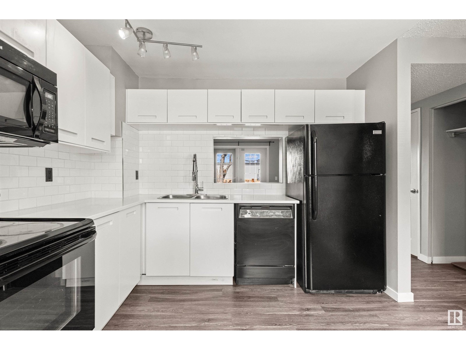 Property at 3315 139 AV NW image 2