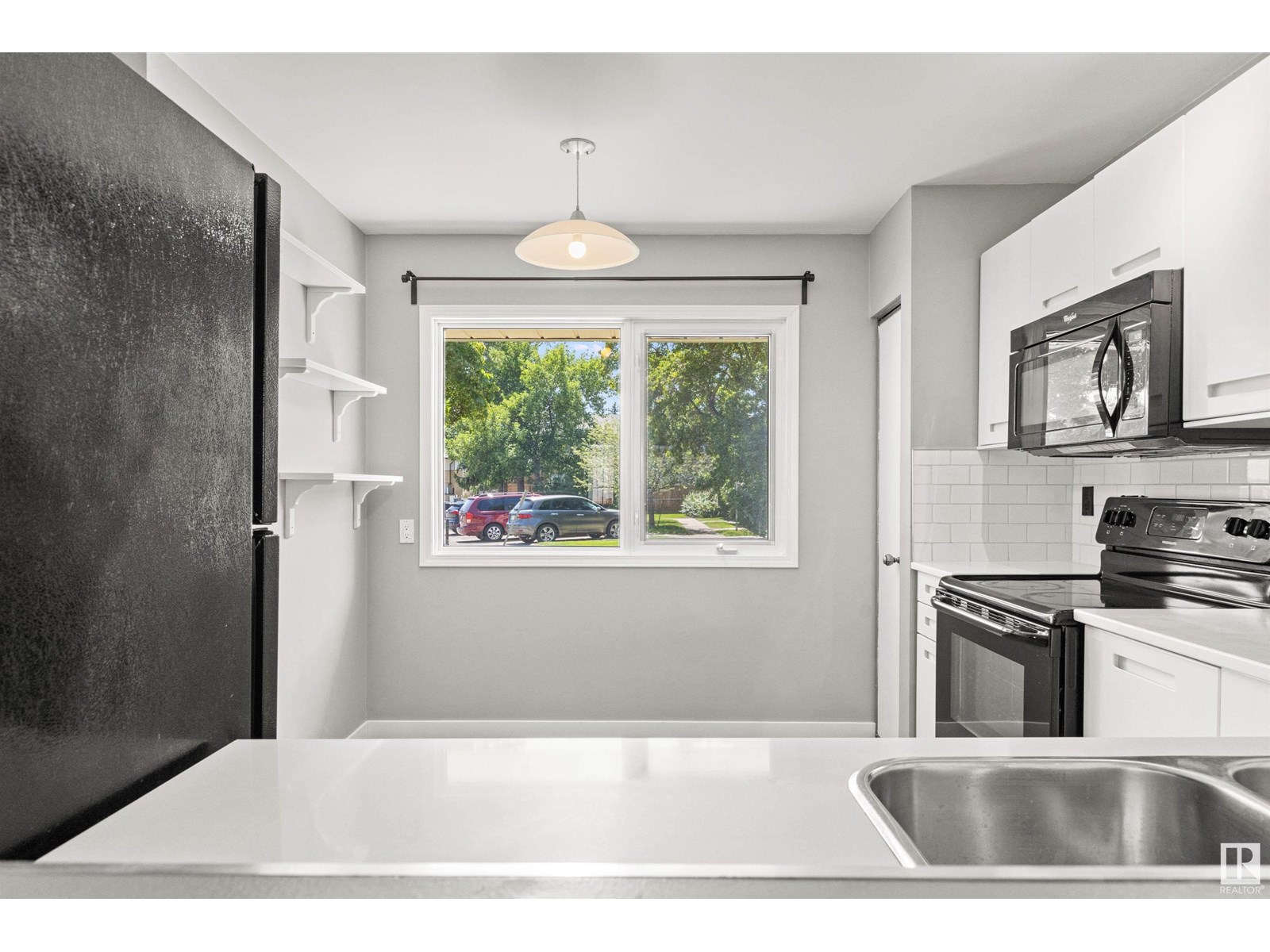 Property at 3315 139 AV NW image 4
