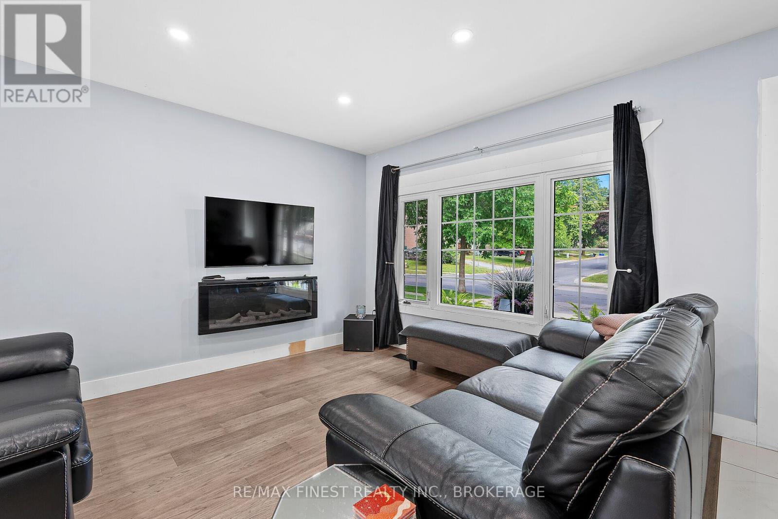 Property at 208 SUTHERLAND DRIVE image 5
