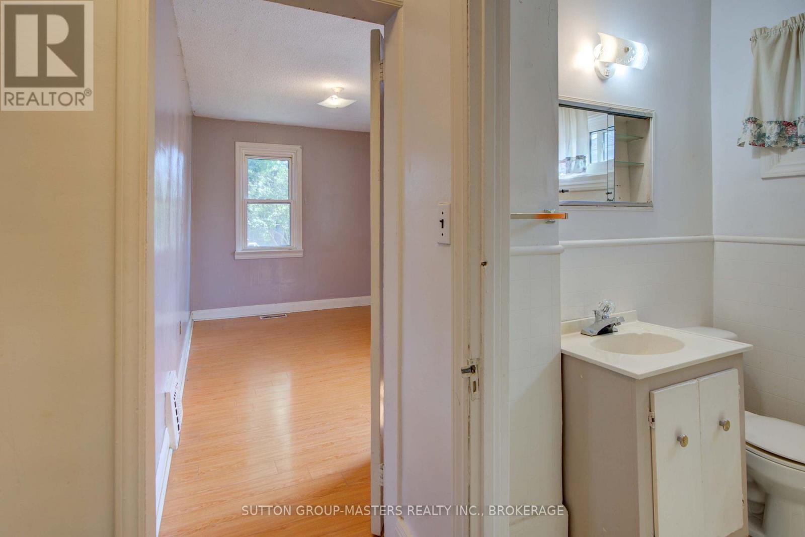 96 Russell Street, Kingston (East Of Sir John A. Blvd), Ontario  K7K 2E8 - Photo 12 - X12282629