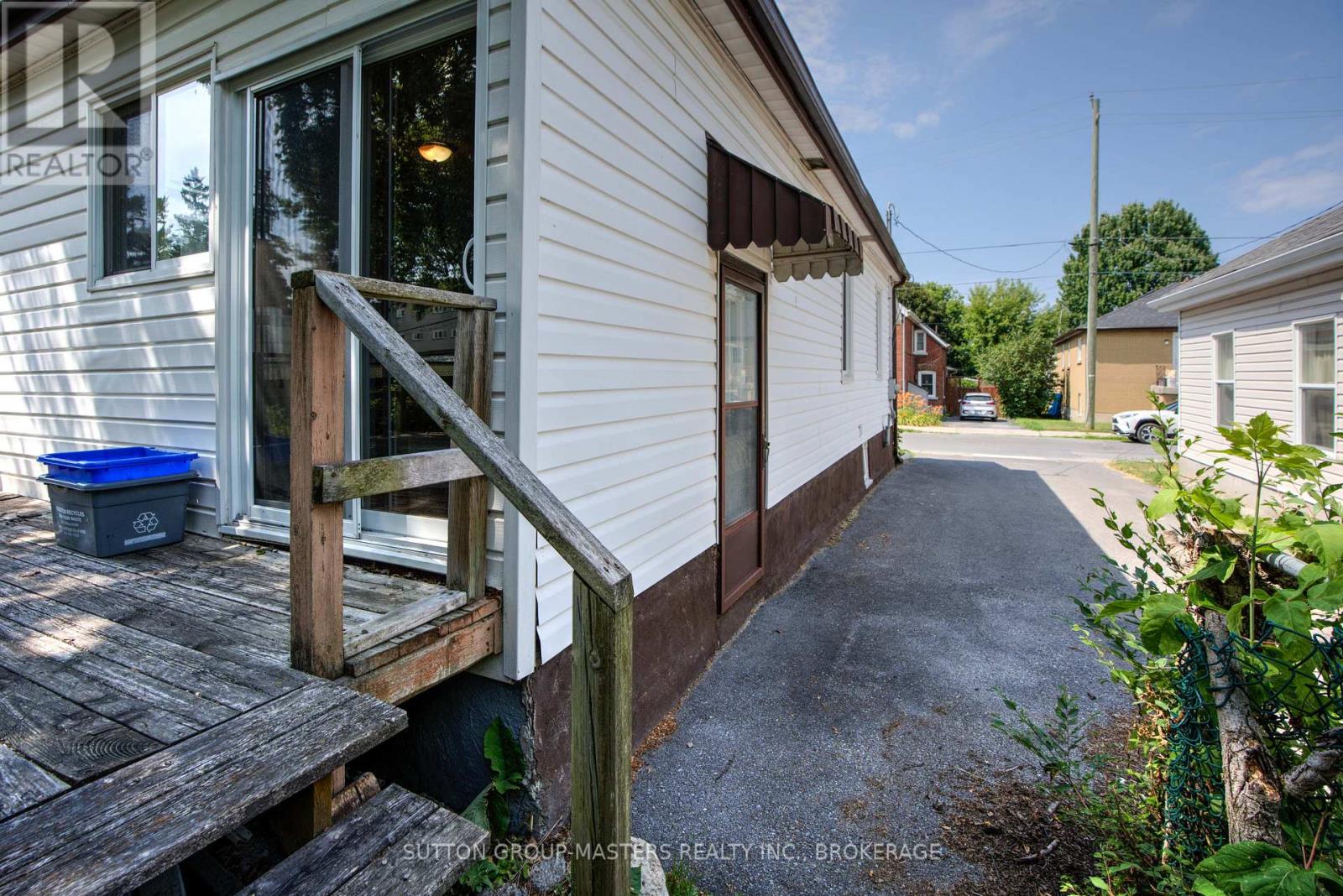 96 Russell Street, Kingston (East Of Sir John A. Blvd), Ontario  K7K 2E8 - Photo 15 - X12282629