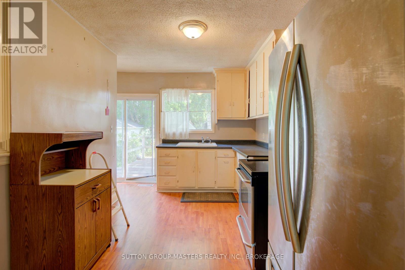 96 Russell Street, Kingston (East Of Sir John A. Blvd), Ontario  K7K 2E8 - Photo 6 - X12282629