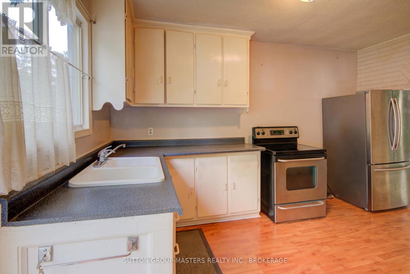 96 Russell Street, Kingston (East Of Sir John A. Blvd), Ontario  K7K 2E8 - Photo 8 - X12282629