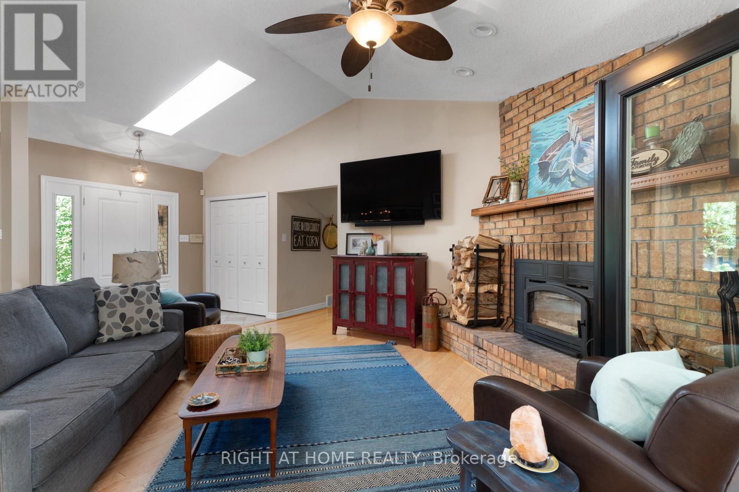 60 Mcgregor Drive, Kawartha Lakes, Ontario  K0M 1A0 - Photo 13 - X12282635