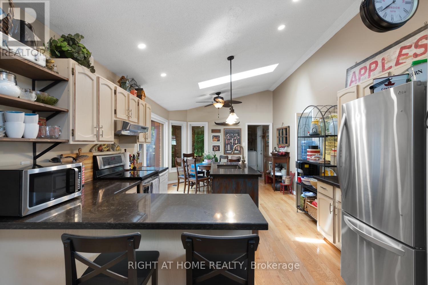 60 Mcgregor Drive, Kawartha Lakes, Ontario  K0M 1A0 - Photo 16 - X12282635