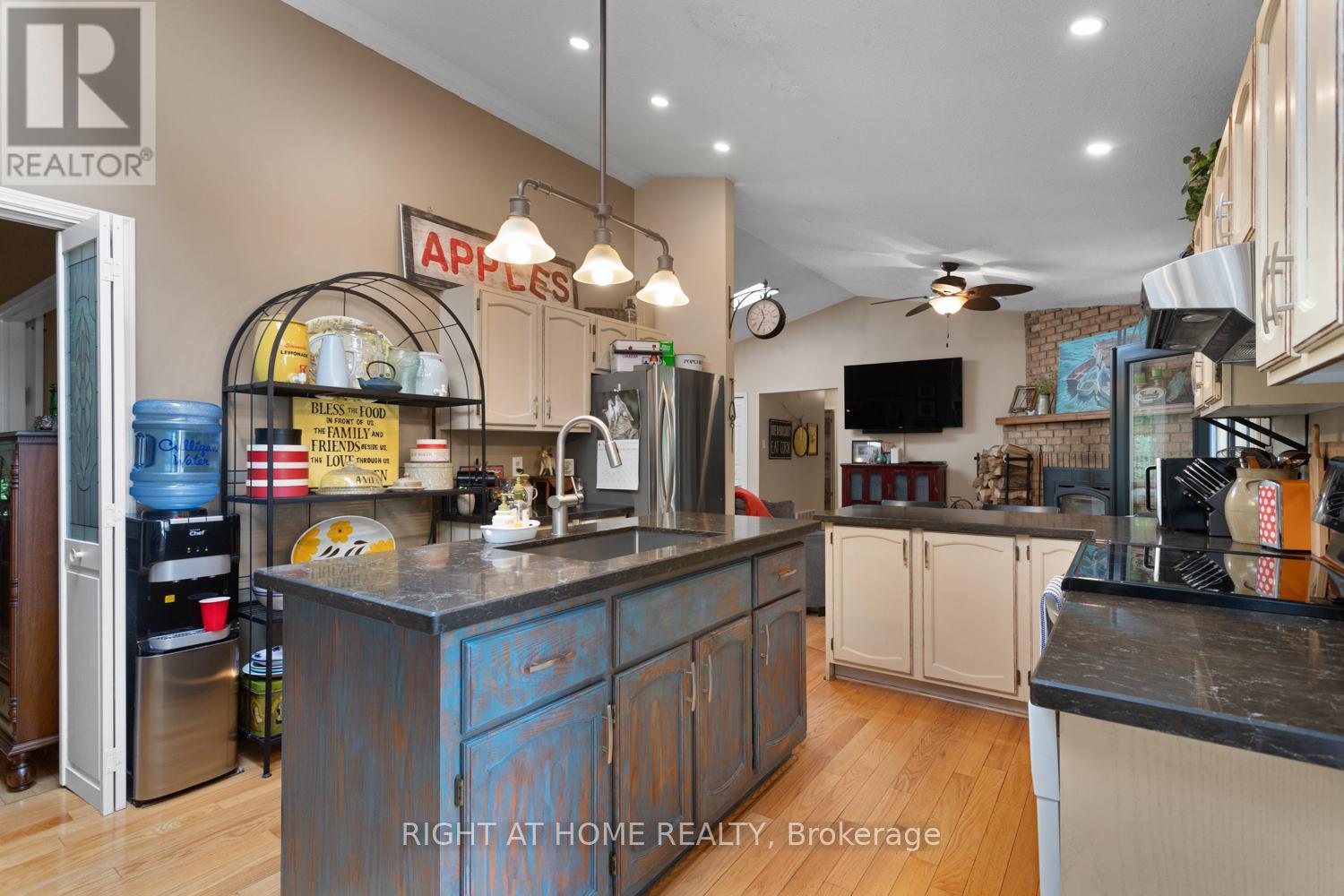 60 Mcgregor Drive, Kawartha Lakes, Ontario  K0M 1A0 - Photo 19 - X12282635