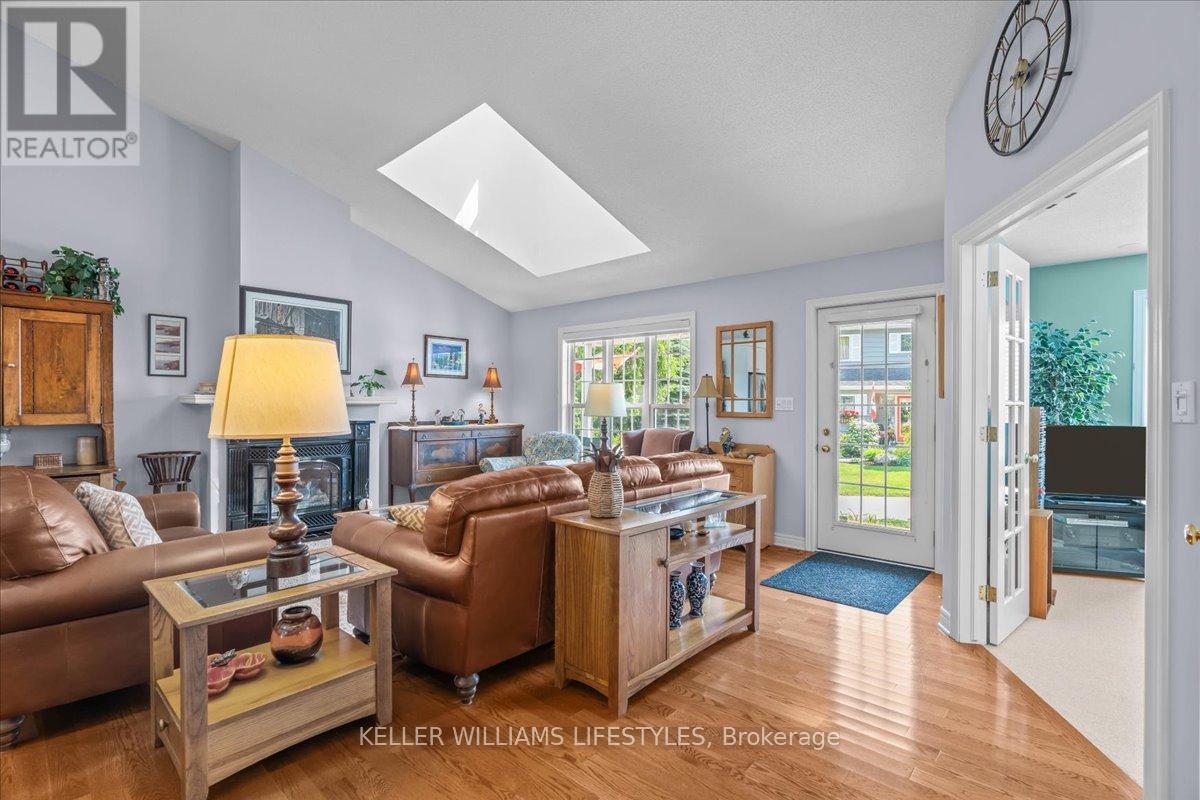 40 Lakeside Circle, Lambton Shores, Ontario  N0M 1T0 - Photo 7 - X12282626