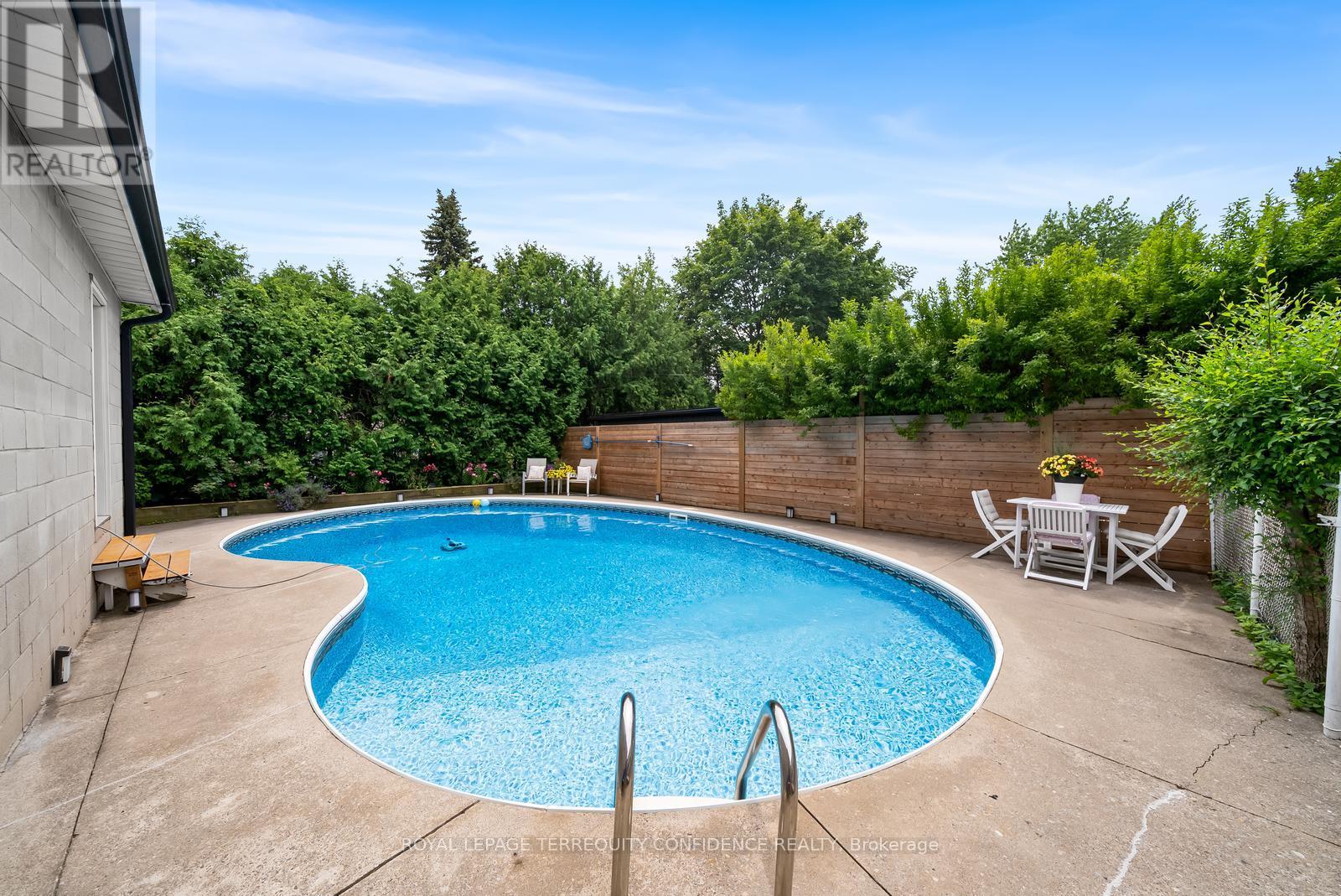 Property at 237 CHURCHILL AVENUE image 4