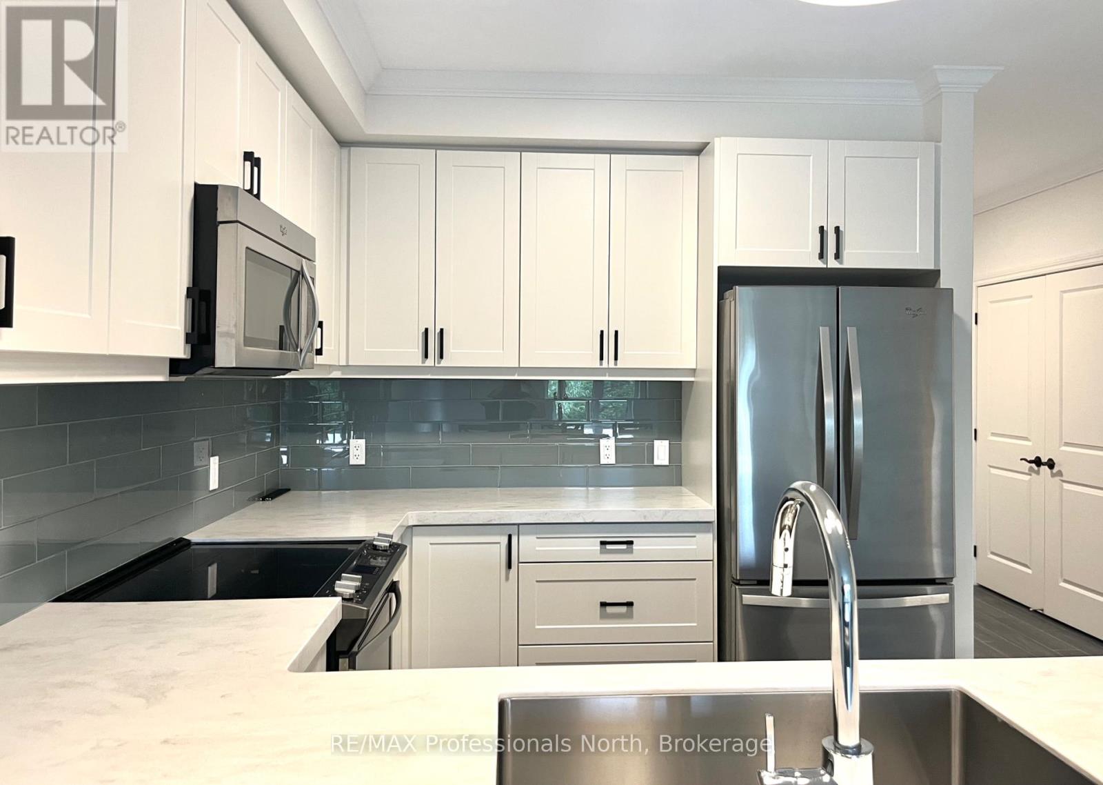 204 - 4 Lake Avenue, Dysart Et Al, Ontario  K0M 1S0 - Photo 7 - X12282559