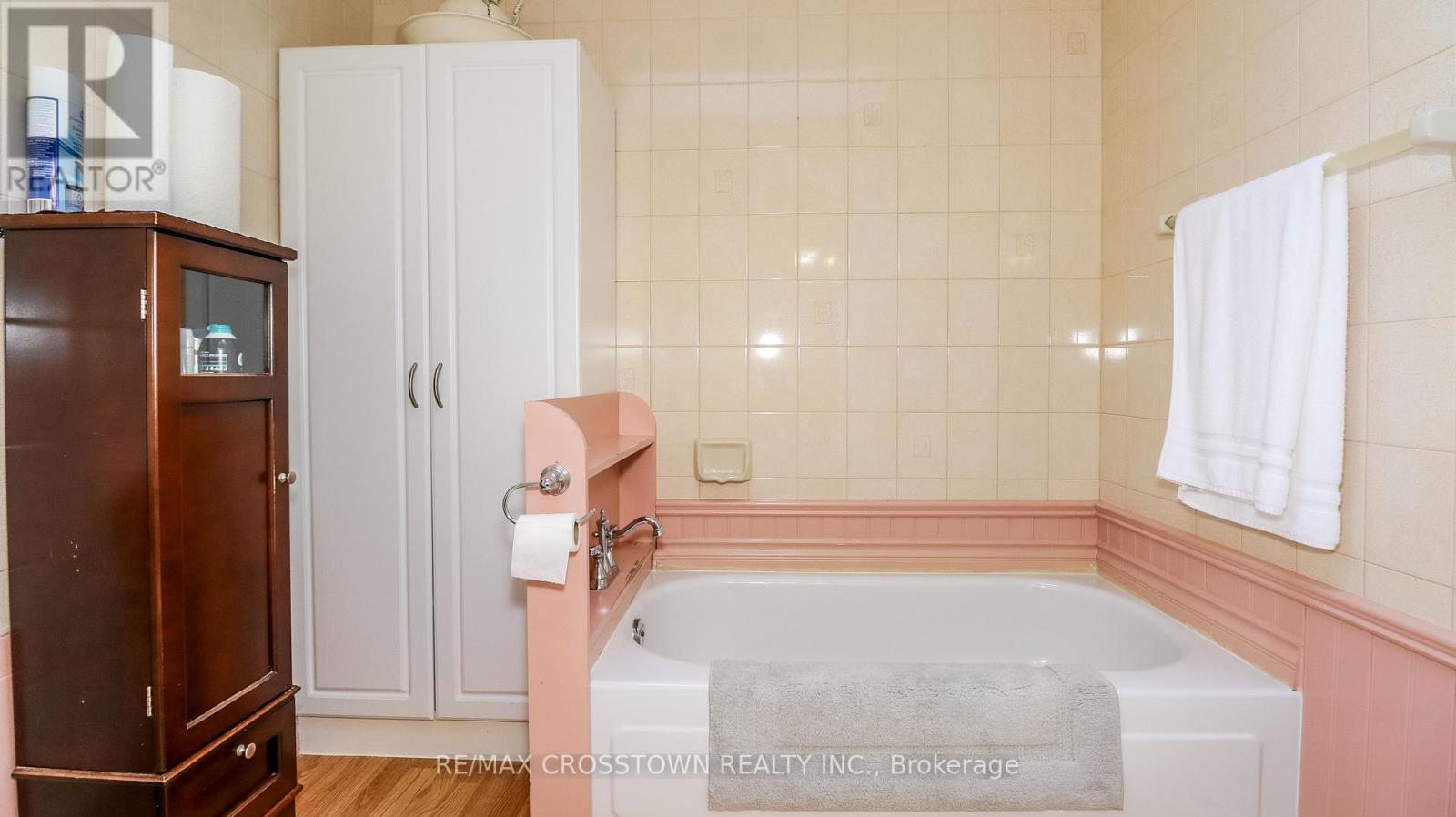 64 Royal Oak Drive, Innisfil, Ontario  N1L 1N1 - Photo 21 - N12282429