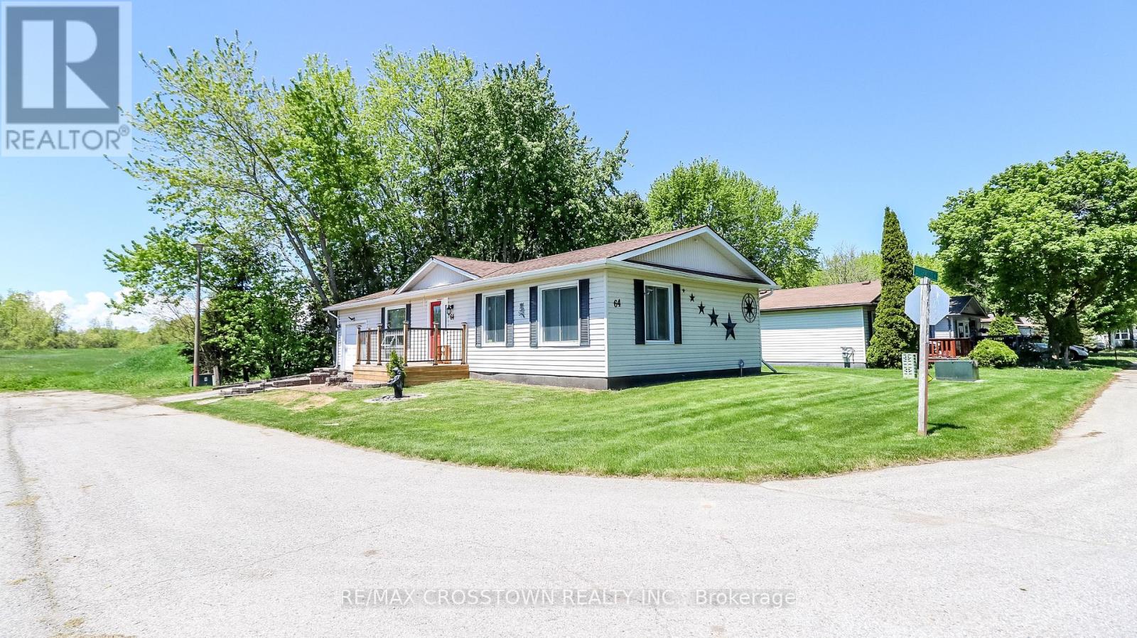 64 Royal Oak Drive, Innisfil, Ontario  N1L 1N1 - Photo 4 - N12282429
