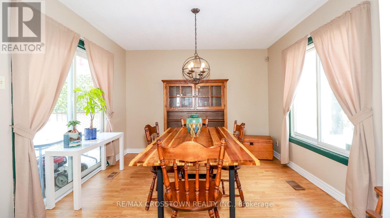 64 Royal Oak Drive, Innisfil, Ontario  N1L 1N1 - Photo 9 - N12282429