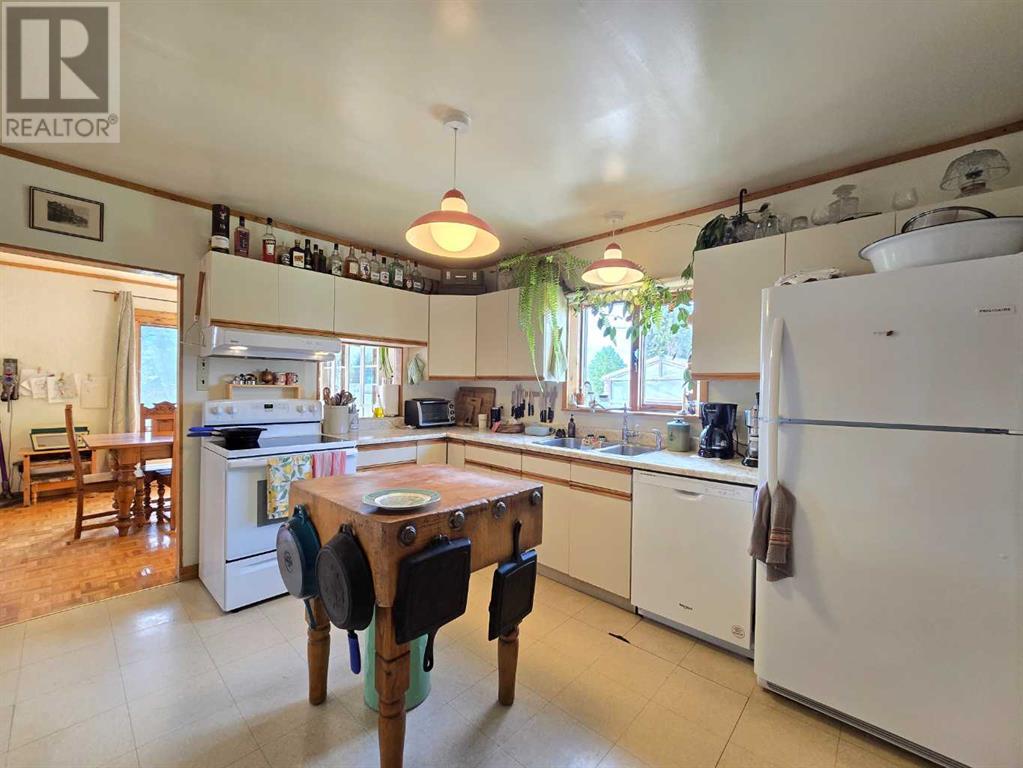Property at 4802 54 Avenue image 4