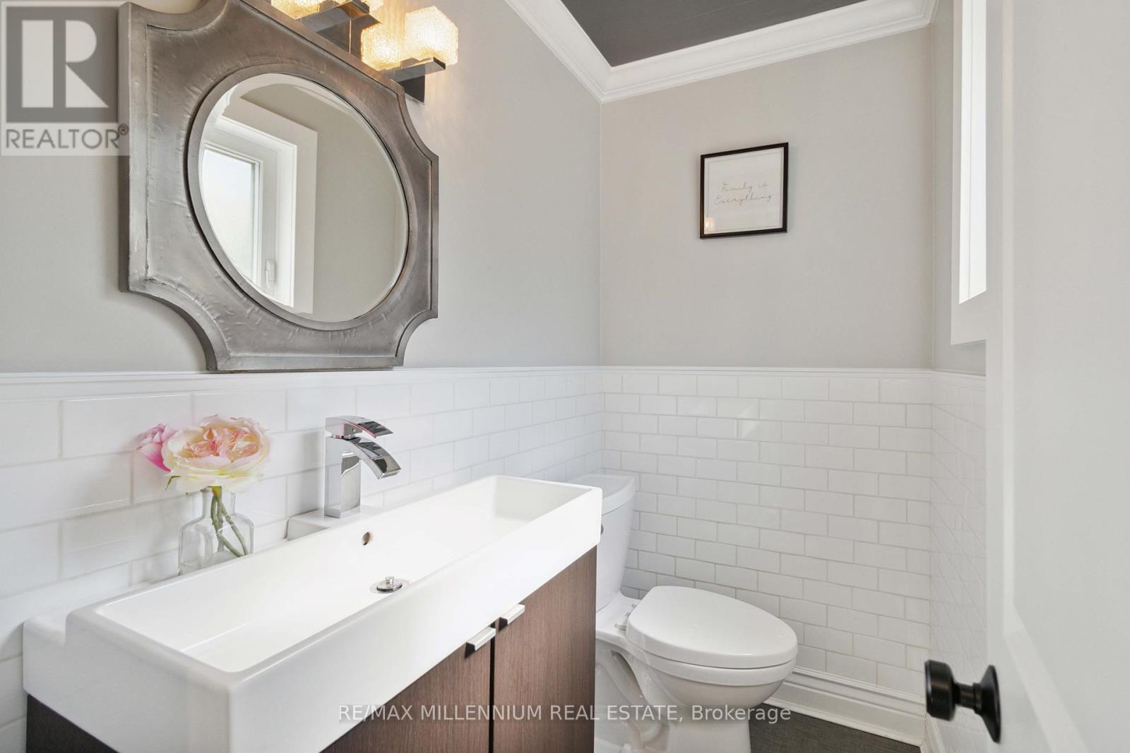 250 Daphne Avenue, Mississauga, Ontario  L5A 1M6 - Photo 23 - W12282449