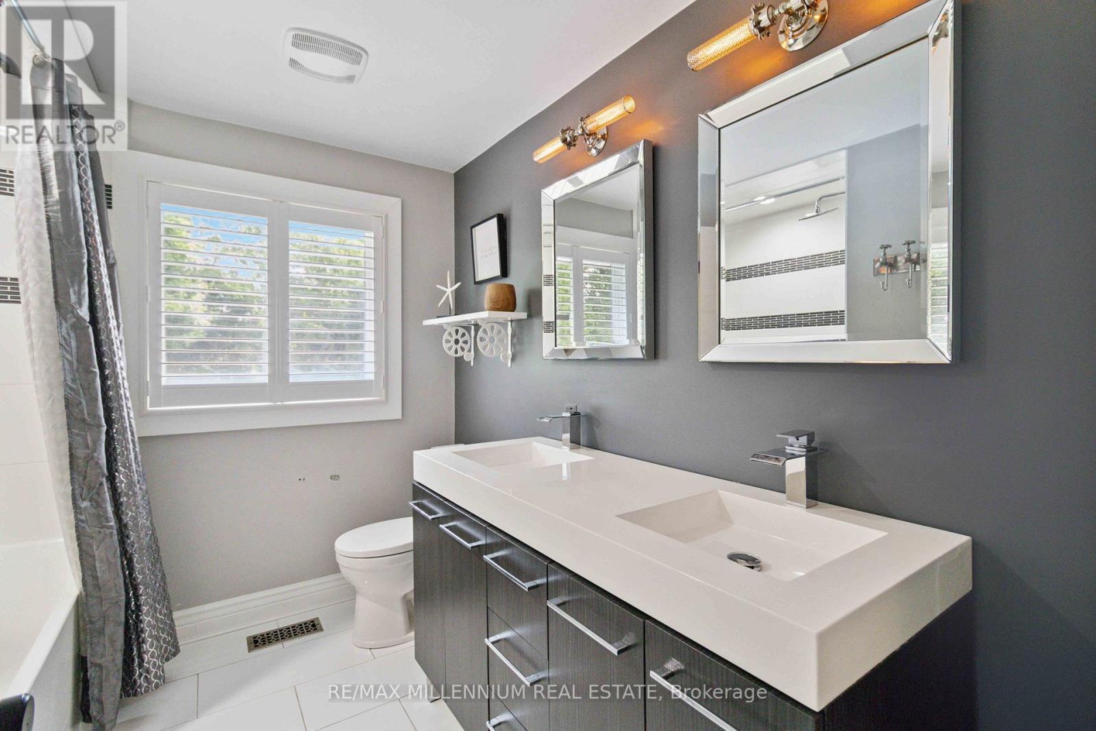 250 Daphne Avenue, Mississauga, Ontario  L5A 1M6 - Photo 30 - W12282449