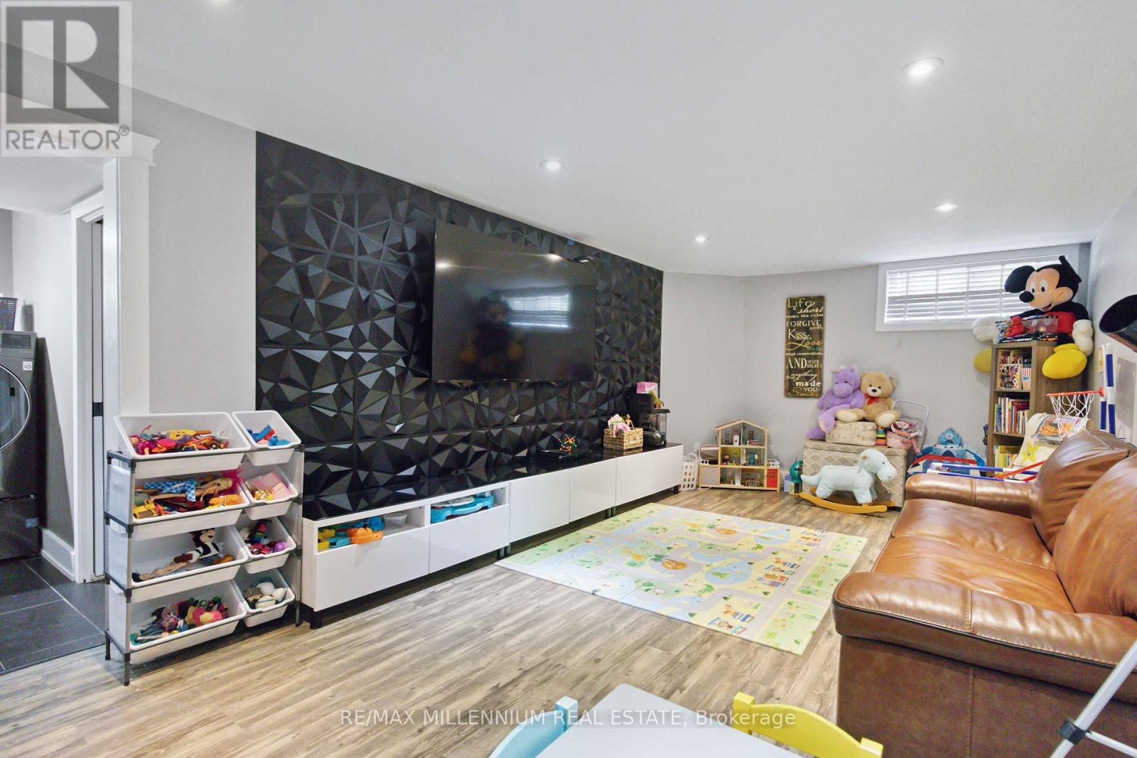 250 Daphne Avenue, Mississauga, Ontario  L5A 1M6 - Photo 34 - W12282449