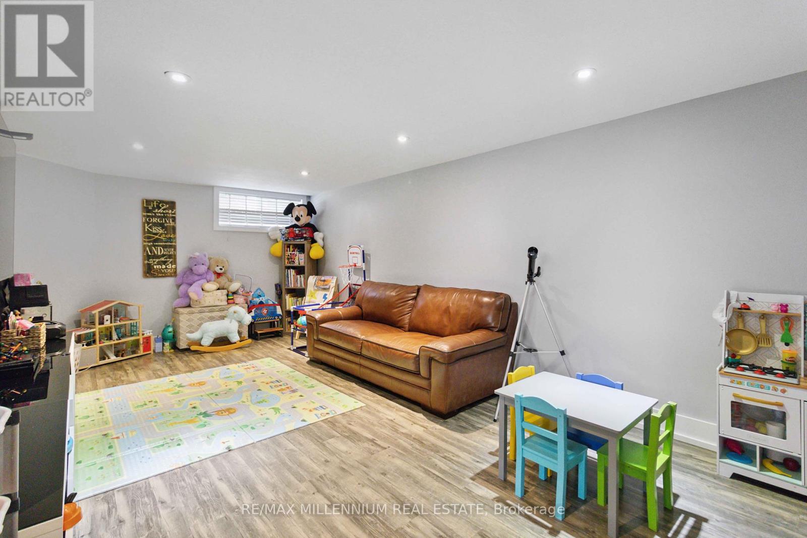 250 Daphne Avenue, Mississauga, Ontario  L5A 1M6 - Photo 35 - W12282449