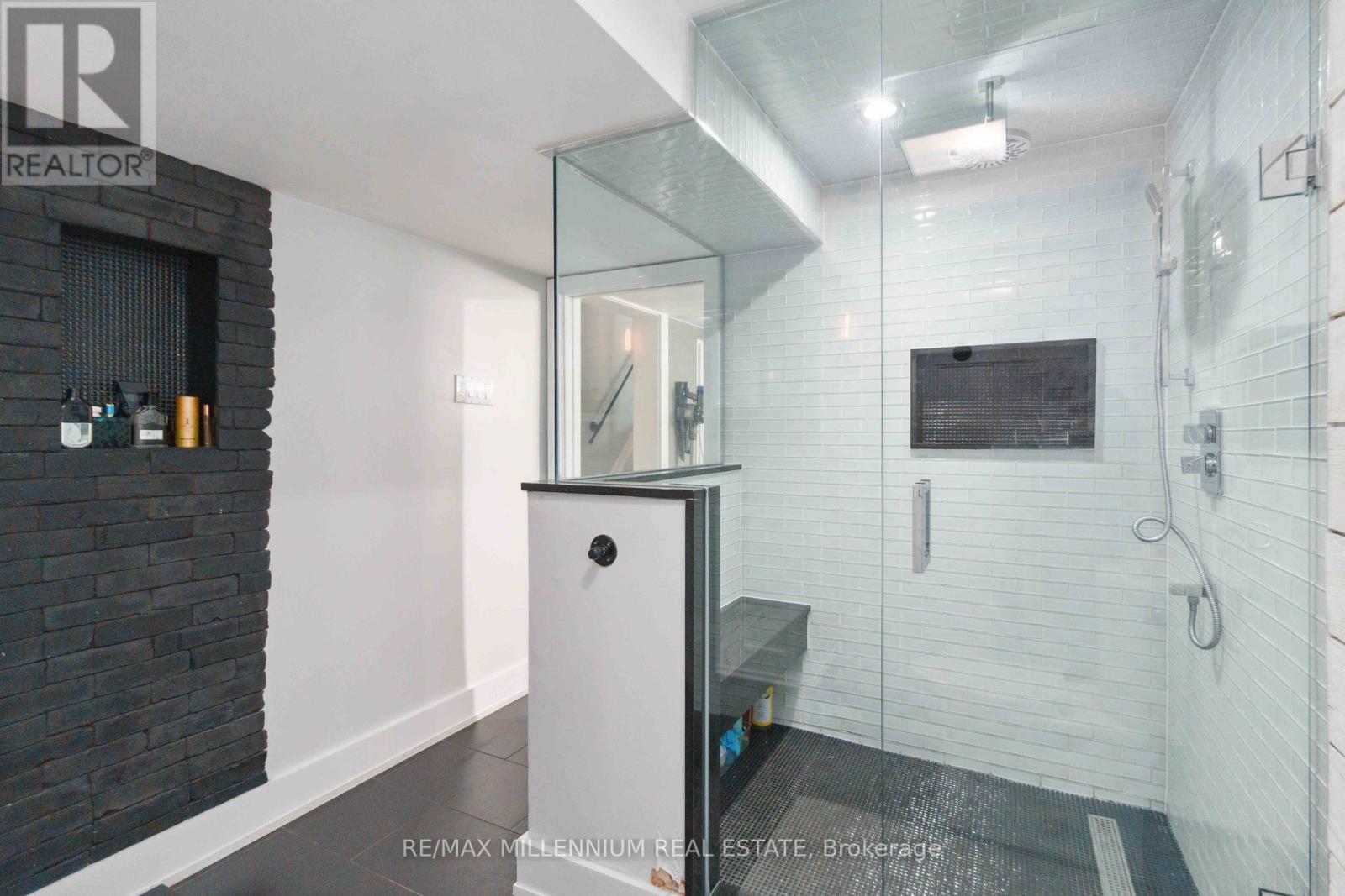 250 Daphne Avenue, Mississauga, Ontario  L5A 1M6 - Photo 37 - W12282449