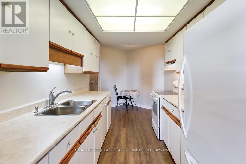 704 - 95 La Rose Avenue, Toronto (Humber Heights), Ontario  M9P 3T2 - Photo 12 - W12282502