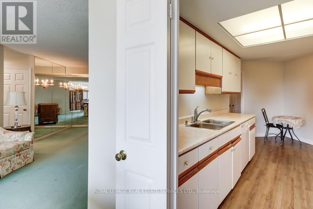 704 - 95 La Rose Avenue, Toronto (Humber Heights), Ontario  M9P 3T2 - Photo 13 - W12282502