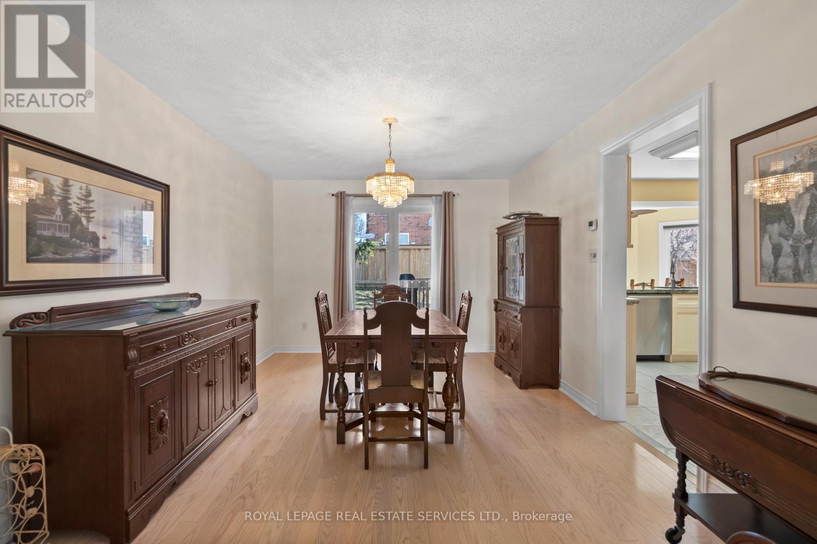 1074 Bradbury Chase, Mississauga, Ontario  L5V 1J7 - Photo 11 - W12282552
