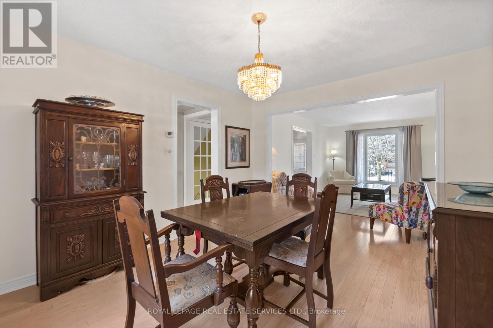 1074 Bradbury Chase, Mississauga, Ontario  L5V 1J7 - Photo 12 - W12282552