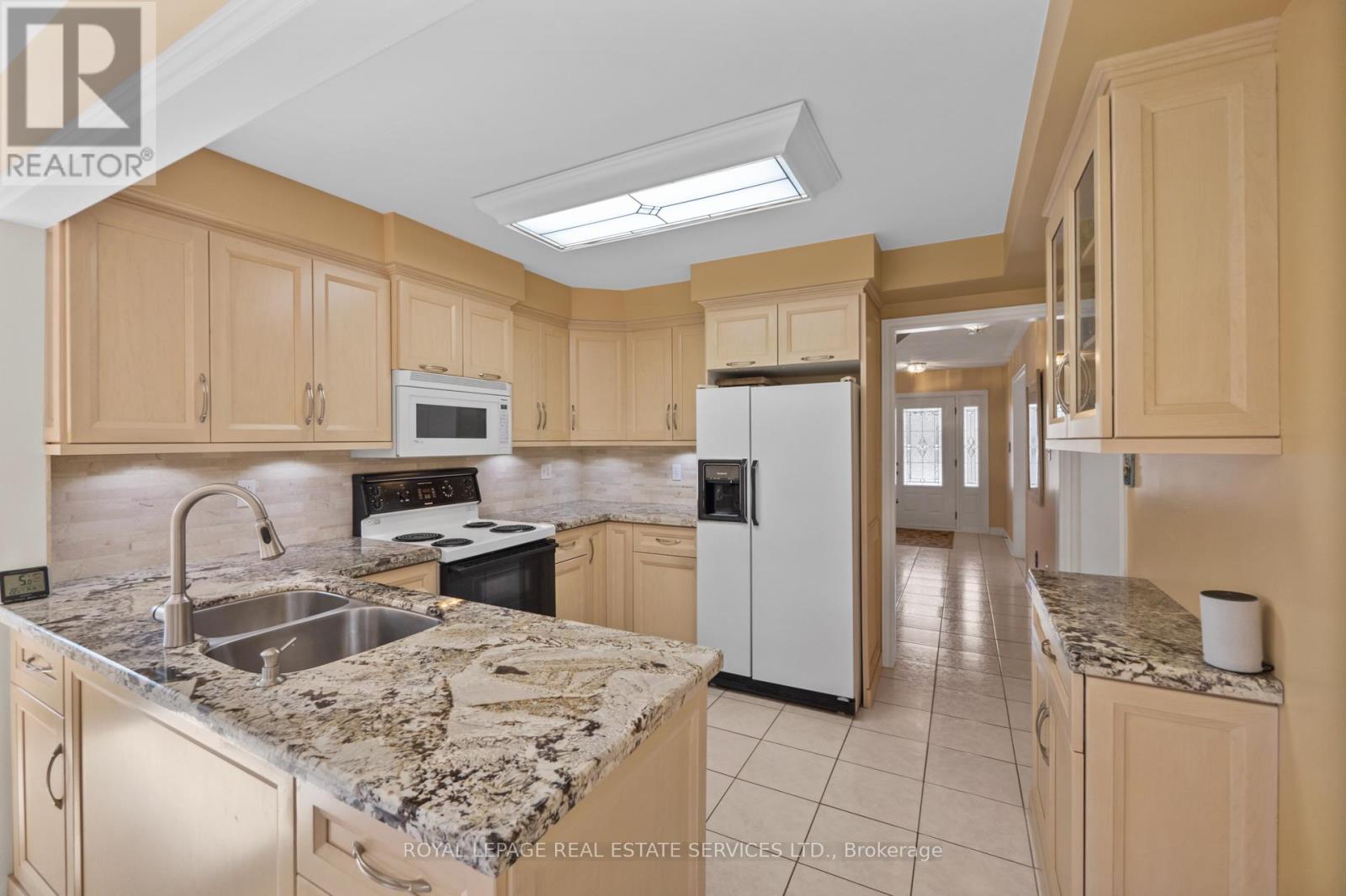 1074 Bradbury Chase, Mississauga, Ontario  L5V 1J7 - Photo 15 - W12282552