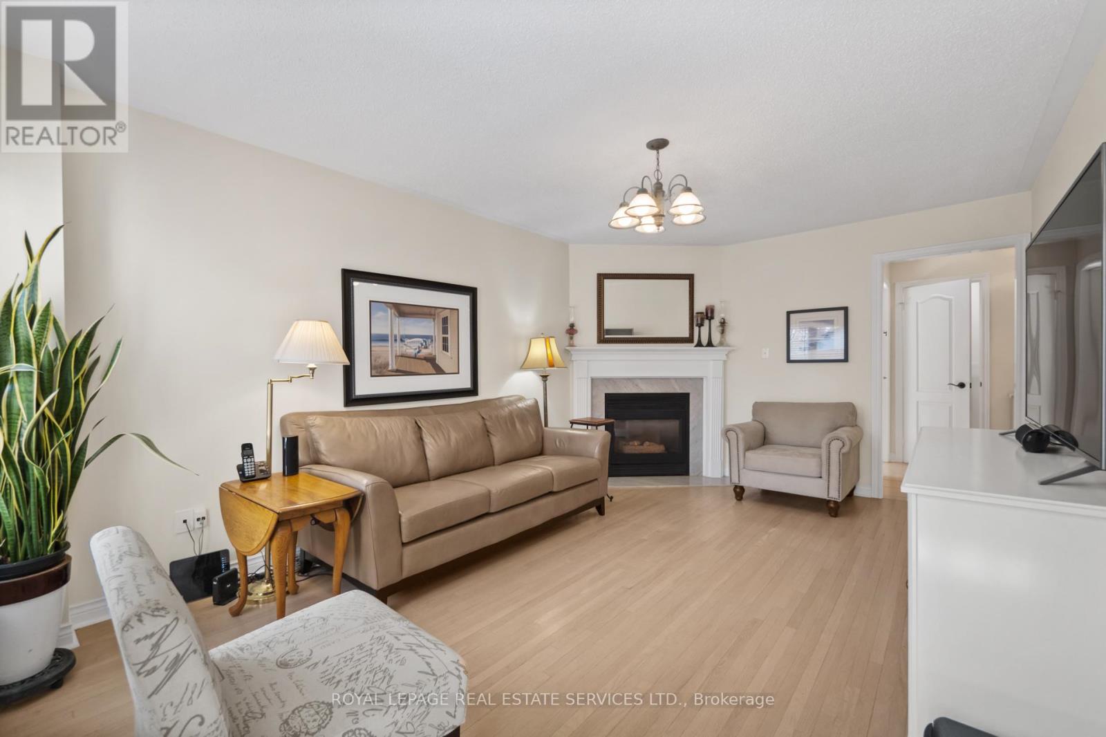 1074 Bradbury Chase, Mississauga, Ontario  L5V 1J7 - Photo 18 - W12282552