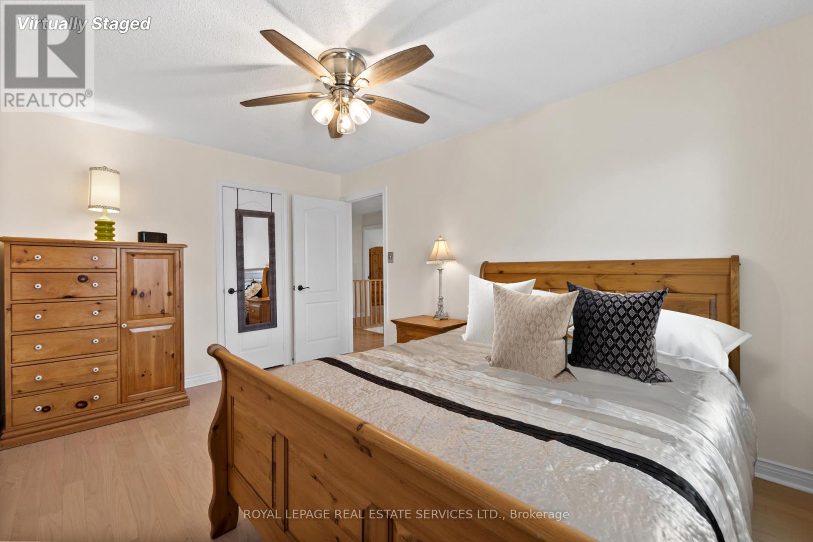 1074 Bradbury Chase, Mississauga, Ontario  L5V 1J7 - Photo 28 - W12282552