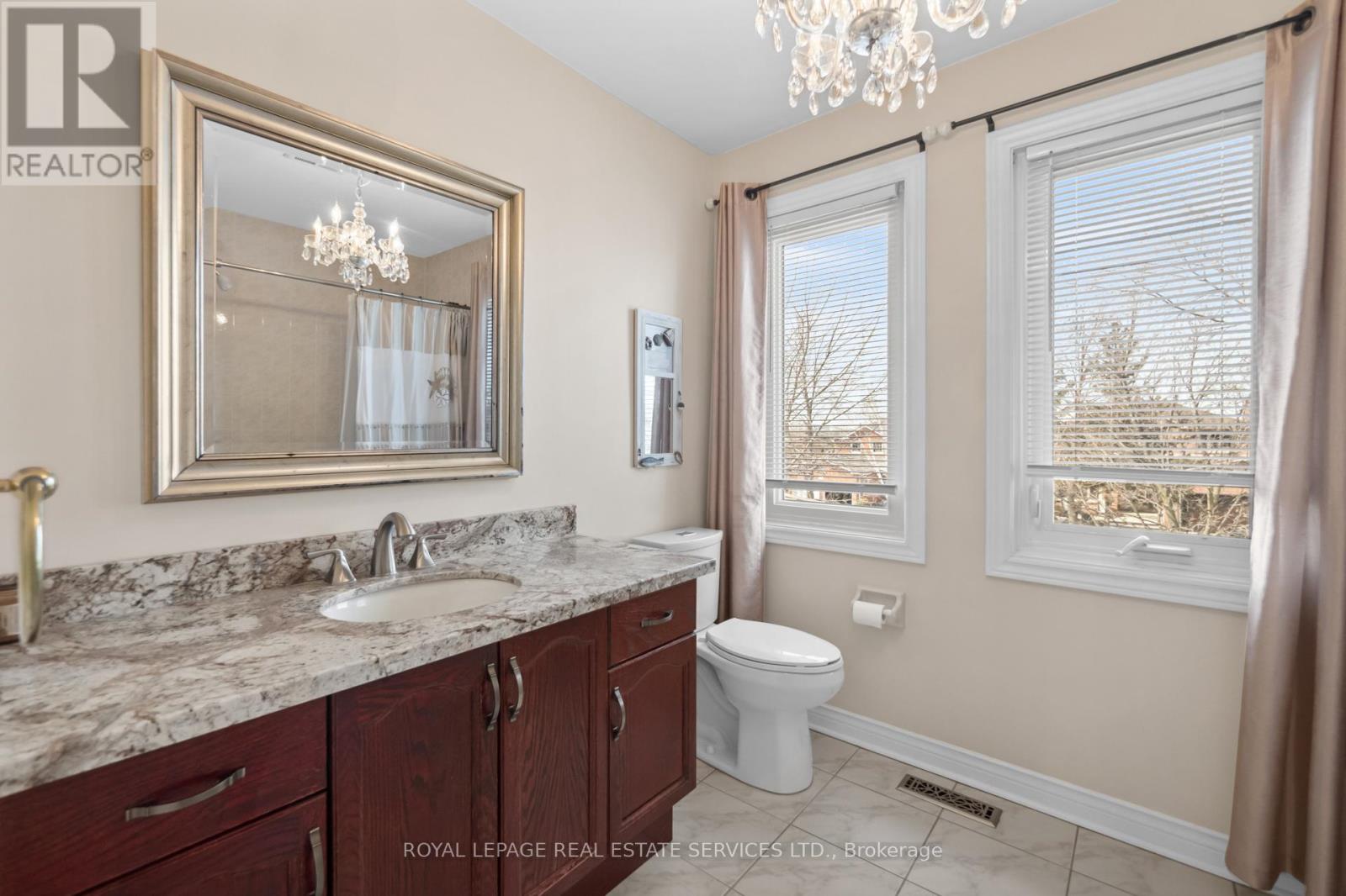 1074 Bradbury Chase, Mississauga, Ontario  L5V 1J7 - Photo 30 - W12282552