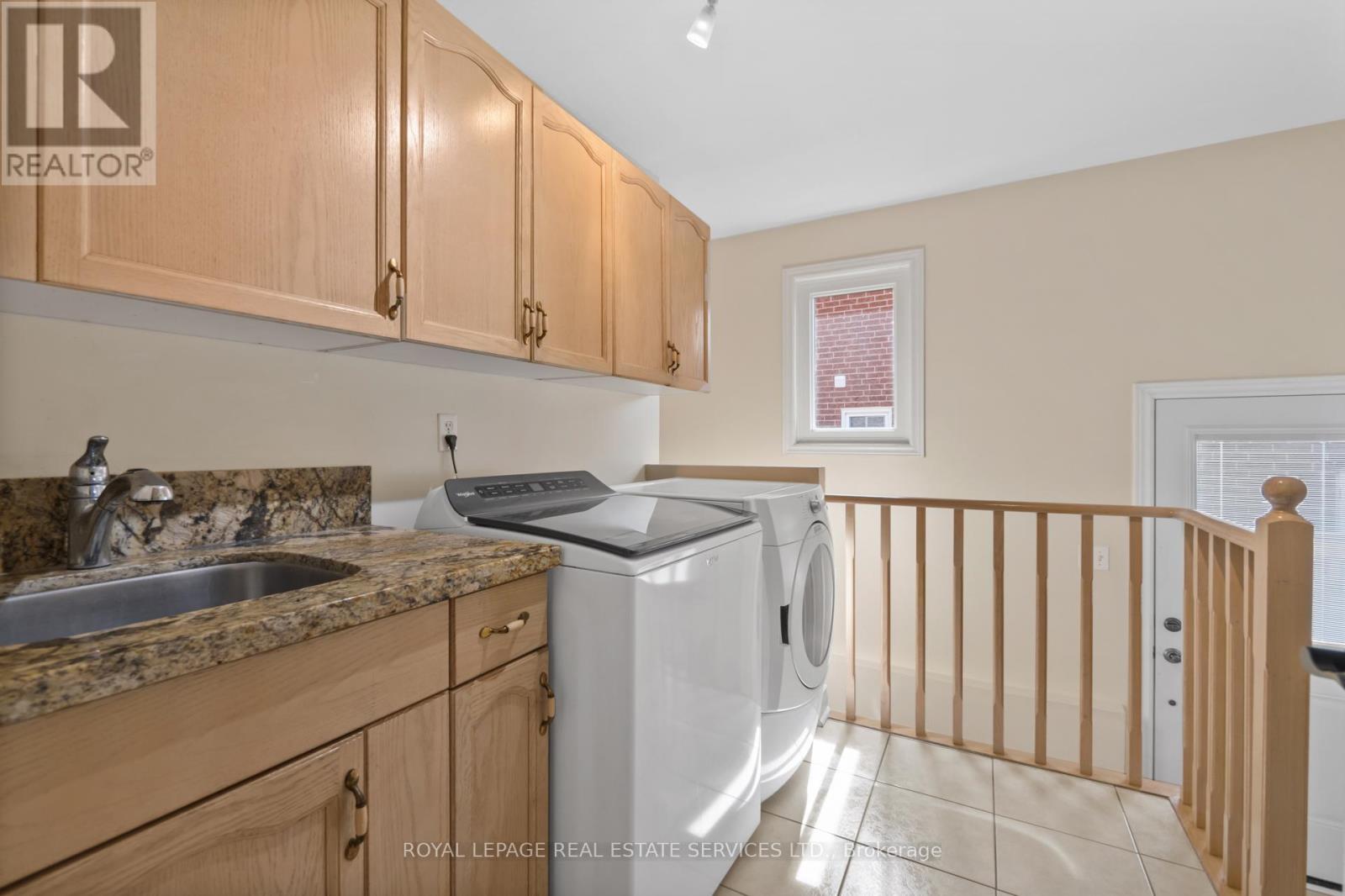 1074 Bradbury Chase, Mississauga, Ontario  L5V 1J7 - Photo 31 - W12282552