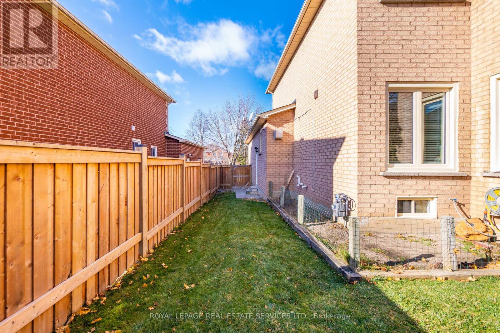 1074 Bradbury Chase, Mississauga, Ontario  L5V 1J7 - Photo 39 - W12282552