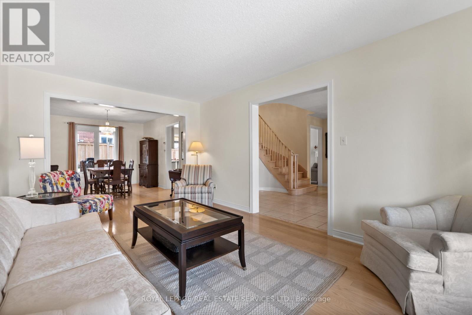1074 Bradbury Chase, Mississauga, Ontario  L5V 1J7 - Photo 9 - W12282552