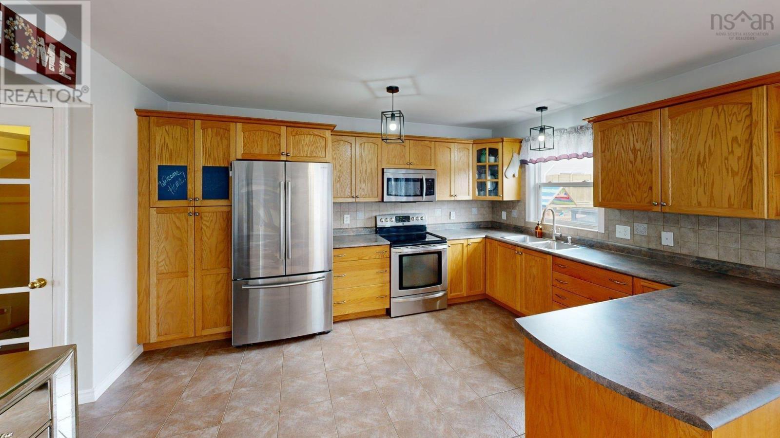 Property at 181 Vicky Crescent image 3