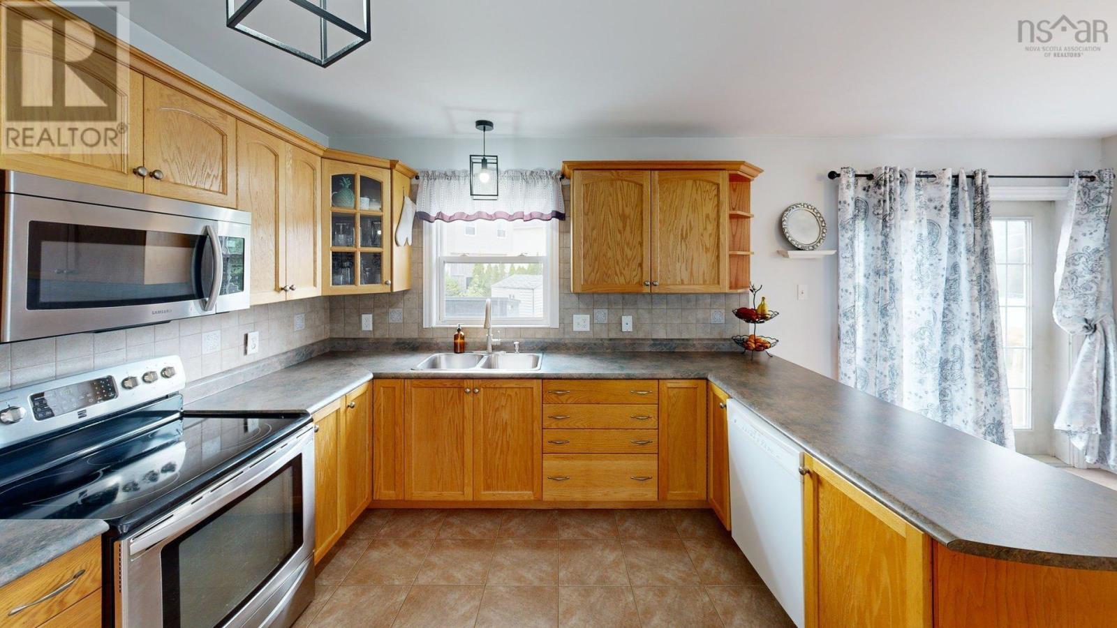 Property at 181 Vicky Crescent image 4