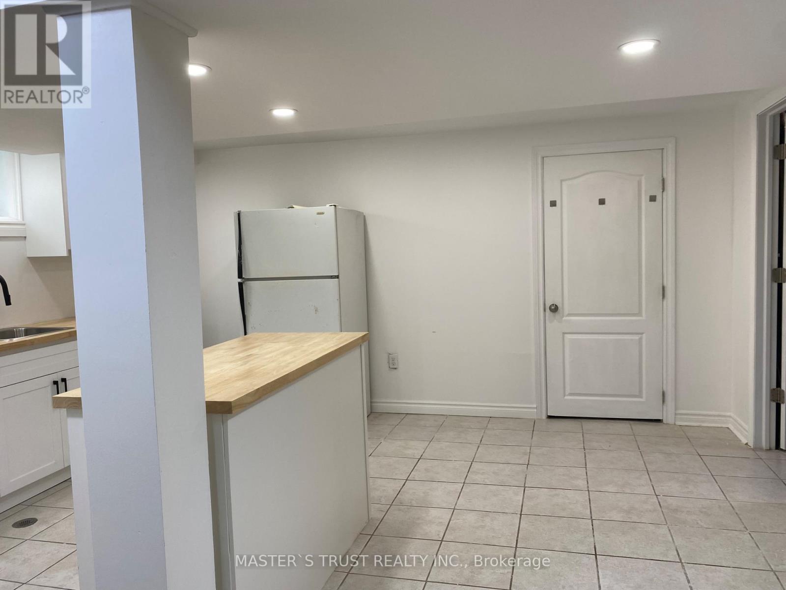 6203 Main Street, Niagara Falls (Dorchester), Ontario  L2G 6A5 - Photo 13 - X12282553