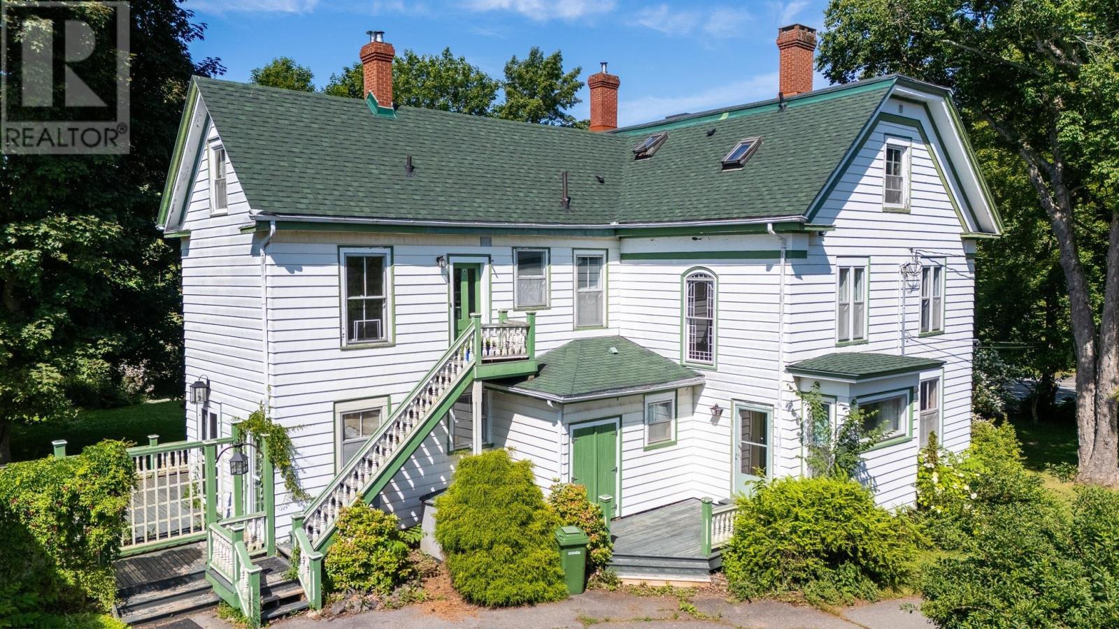 155 Main Street, Wolfville, Nova Scotia  B4P 1C9 - Photo 3 - 202516972
