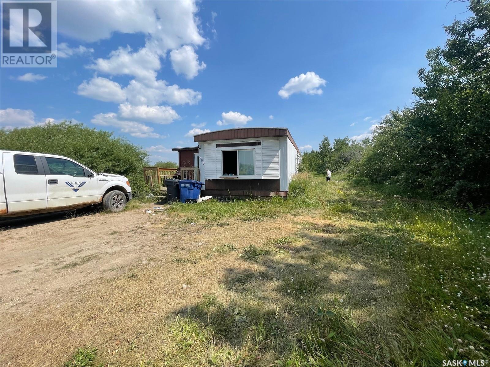 608 7th Street E, Meadow Lake, Saskatchewan  S9X 1J4 - Photo 1 - SK012427