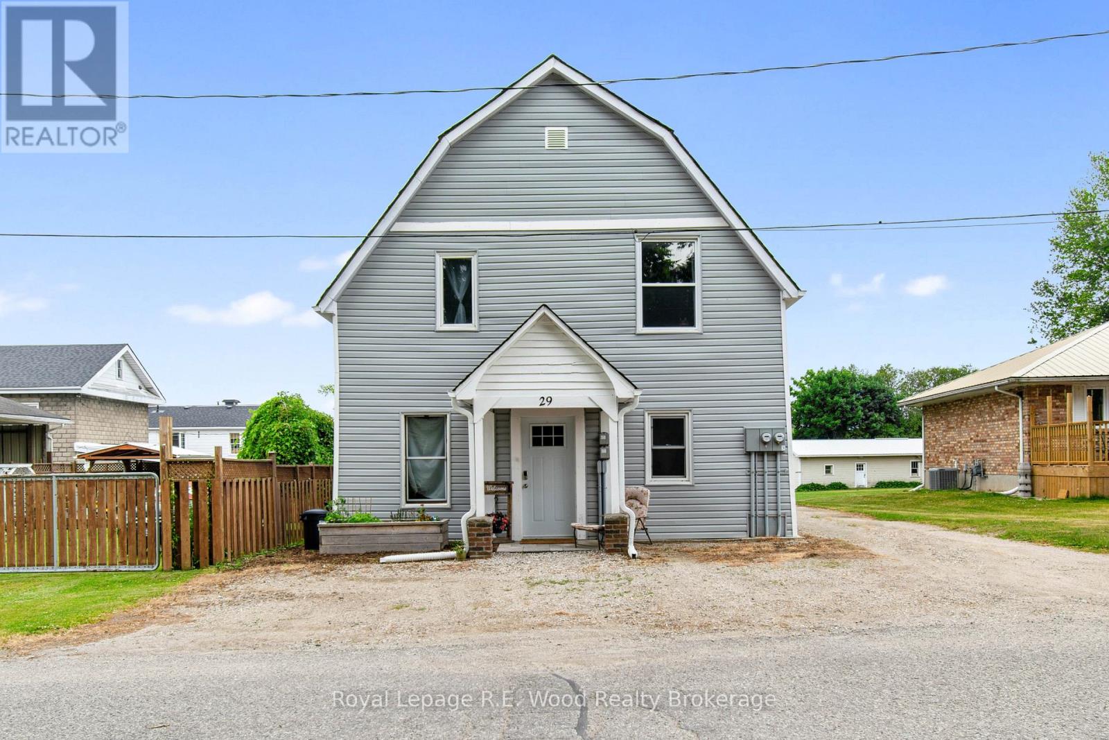 29 King Crescent, Norfolk, Ontario  N0J 1E0 - Photo 2 - X12282733